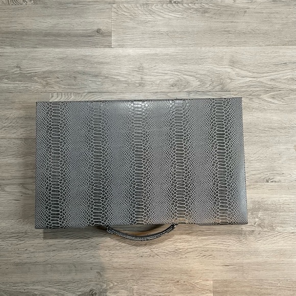 NWOT - Beautiful Grey Python Case - Picture 3 of 4